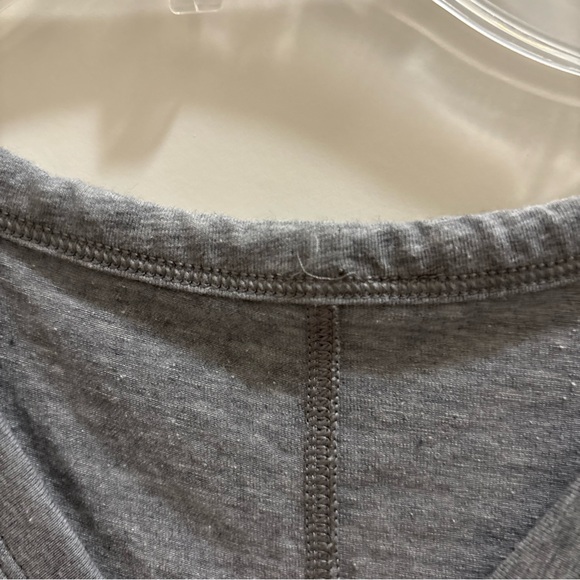 Lululemon Crescent Tee Twist Front T-Shirt Gray Short Sleeve Top Women's Size 4 - Picture 5 of 5